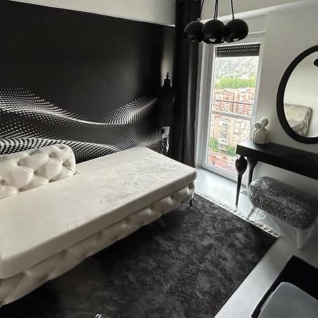 Sandev Apartments Black&White Stip Luaran gambar