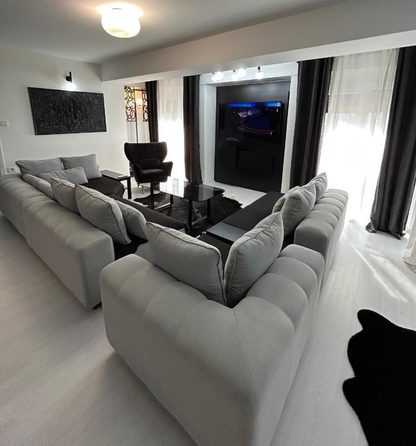 Sandev Apartments Black&White Stip Luaran gambar