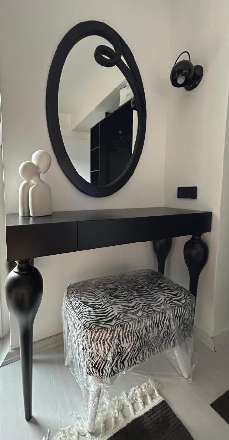 Sandev Apartments Black&White Stip Luaran gambar