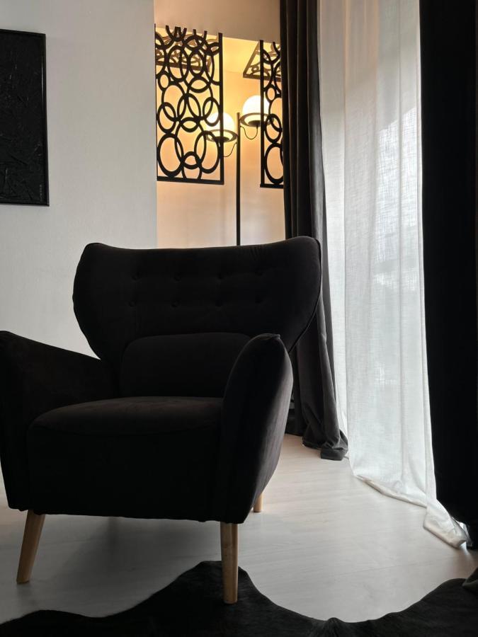 Sandev Apartments Black&White Stip Luaran gambar