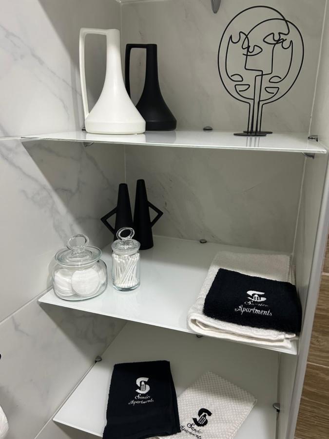 Sandev Apartments Black&White Stip Luaran gambar