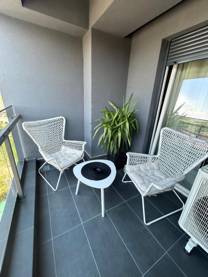 Sandev Apartments Black&White Stip Luaran gambar