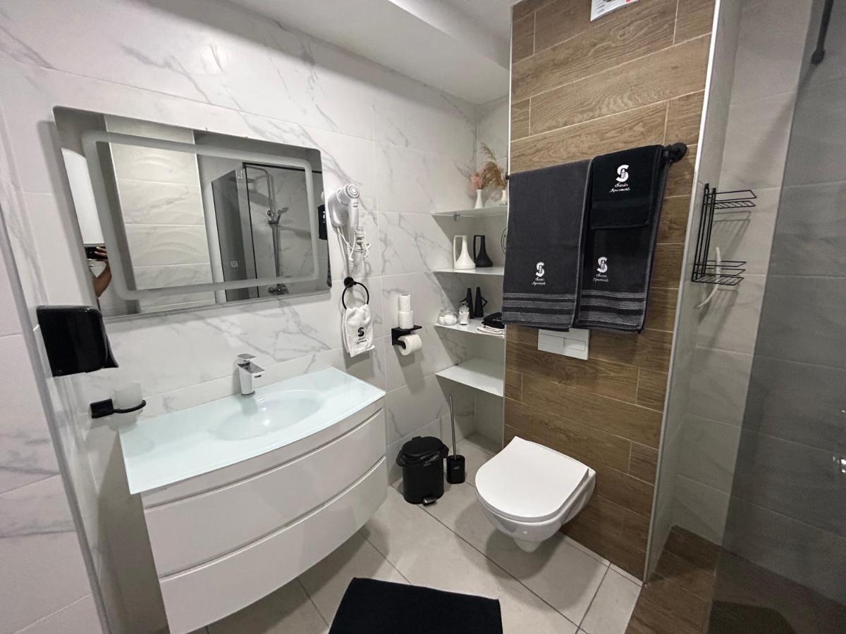 Sandev Apartments Black&White Stip Luaran gambar